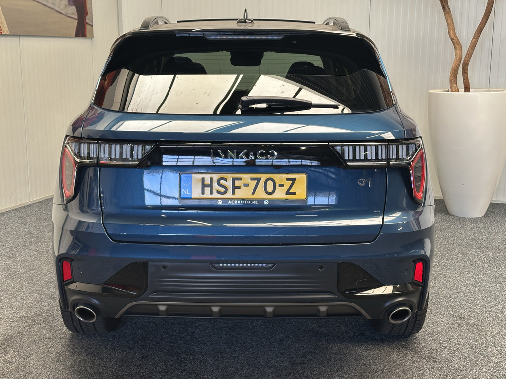 47142824-4.jpg