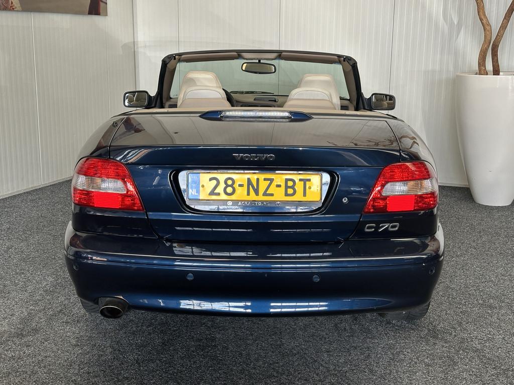 47918074-7.jpg