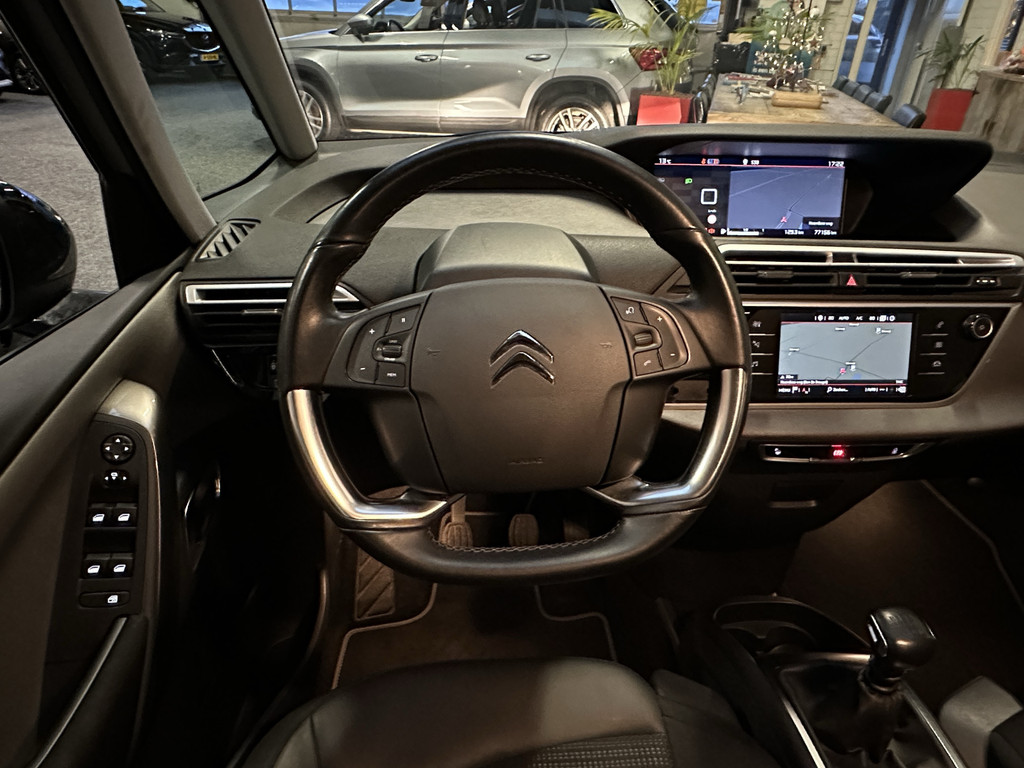 48576359-10.jpg