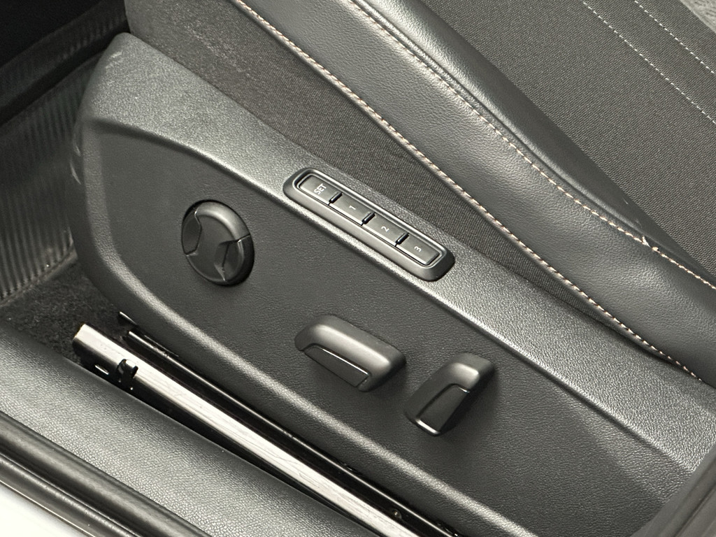 48690577-15.jpg