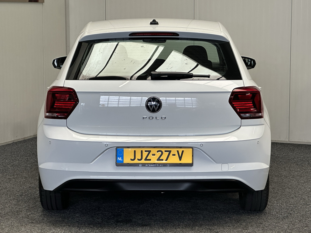 48890967-6.jpg