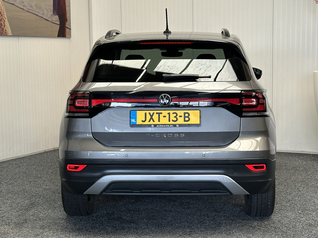 51669960-6.jpg