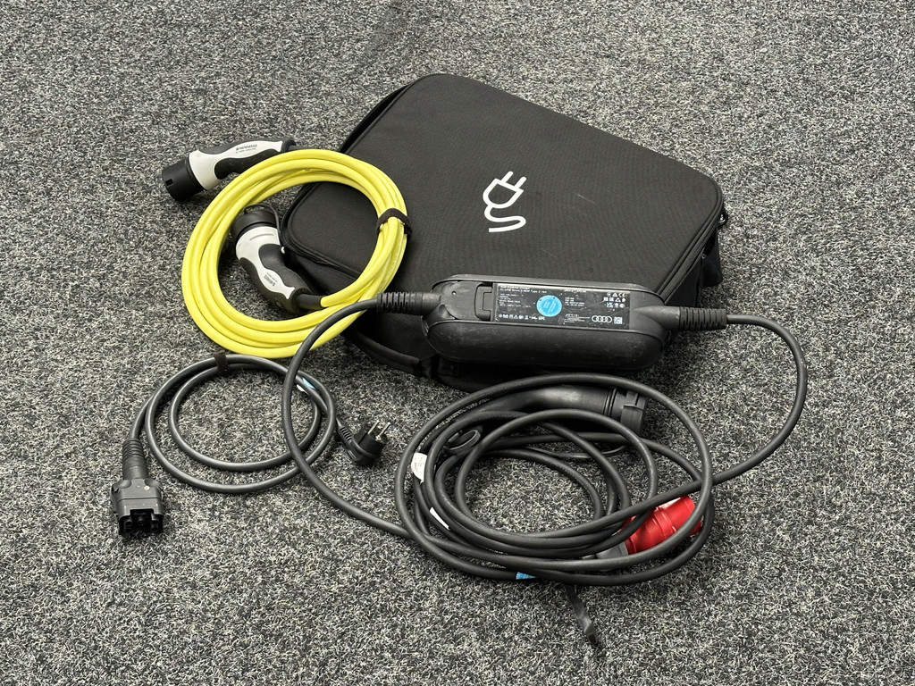 52910395-60.jpg
