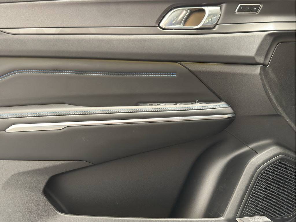 52990020-63.jpg