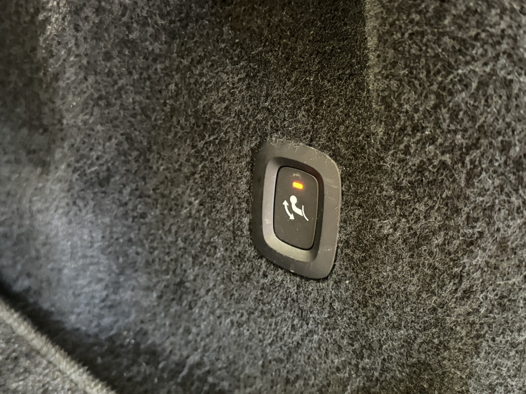 53107674-21.jpg