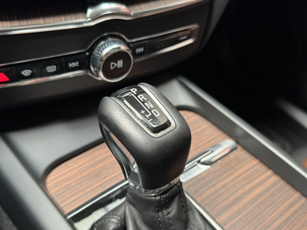 53107674-38.jpg