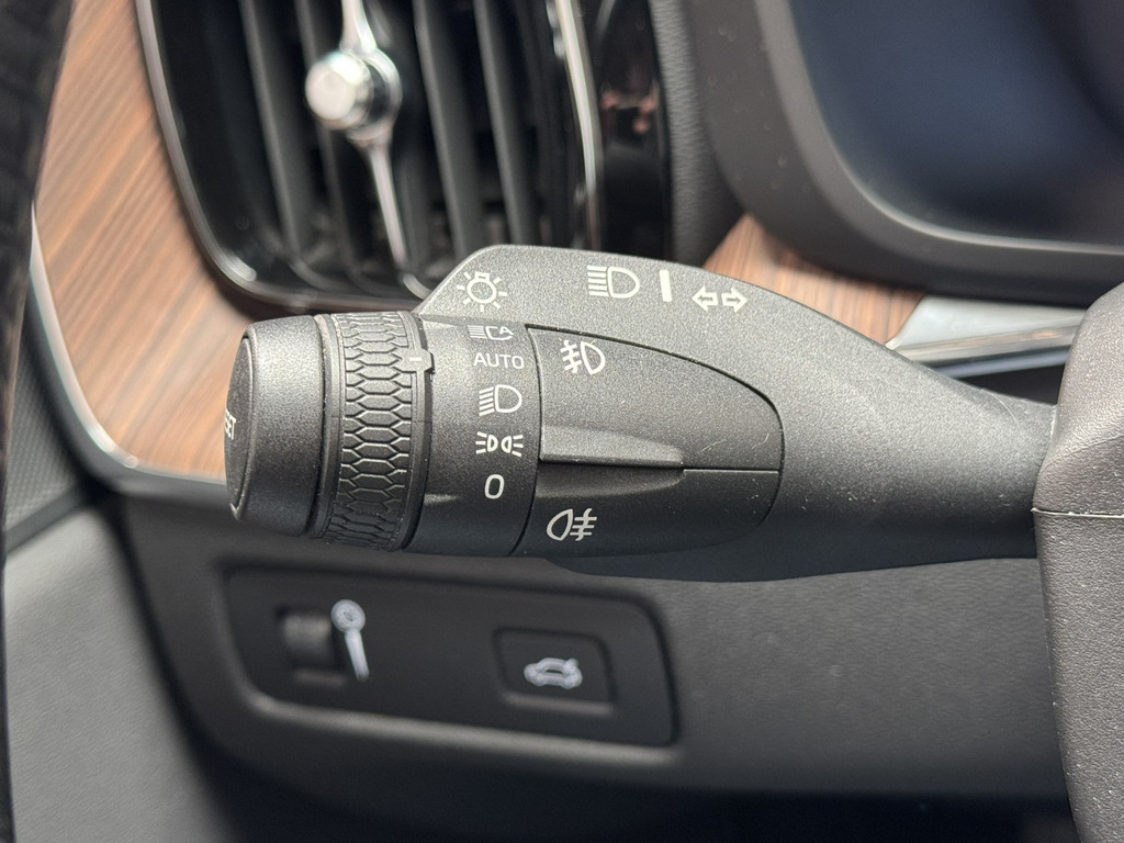 53107674-39.jpg