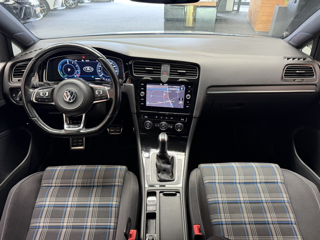 53586989-12.jpg