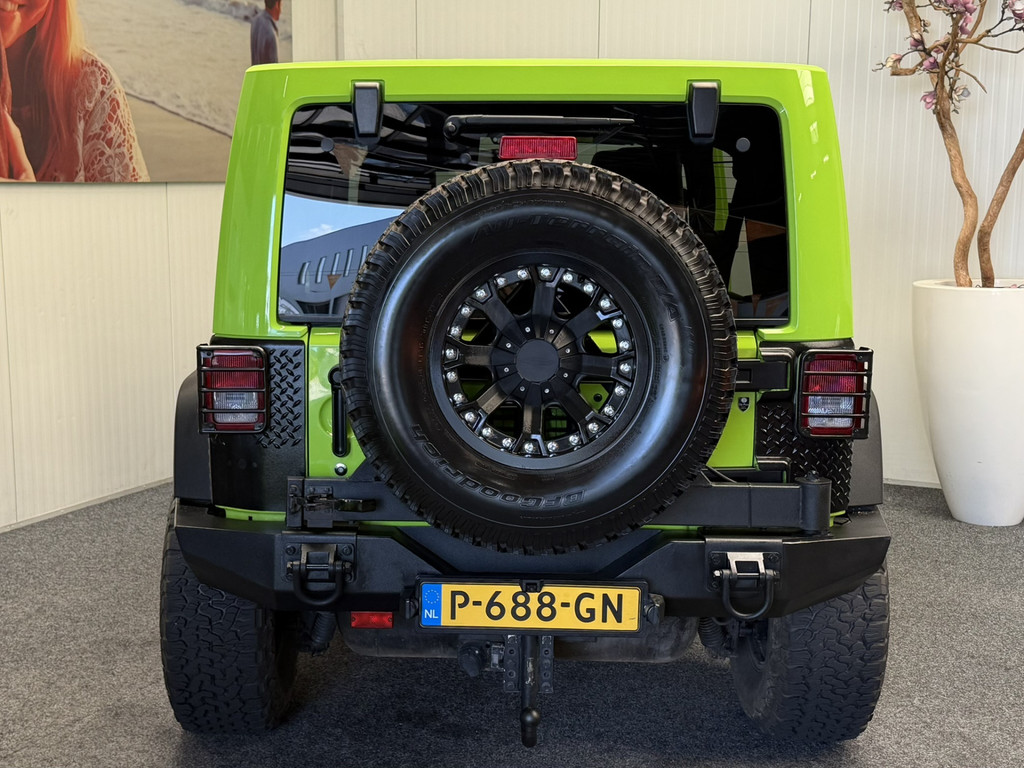 55502524-6.jpg