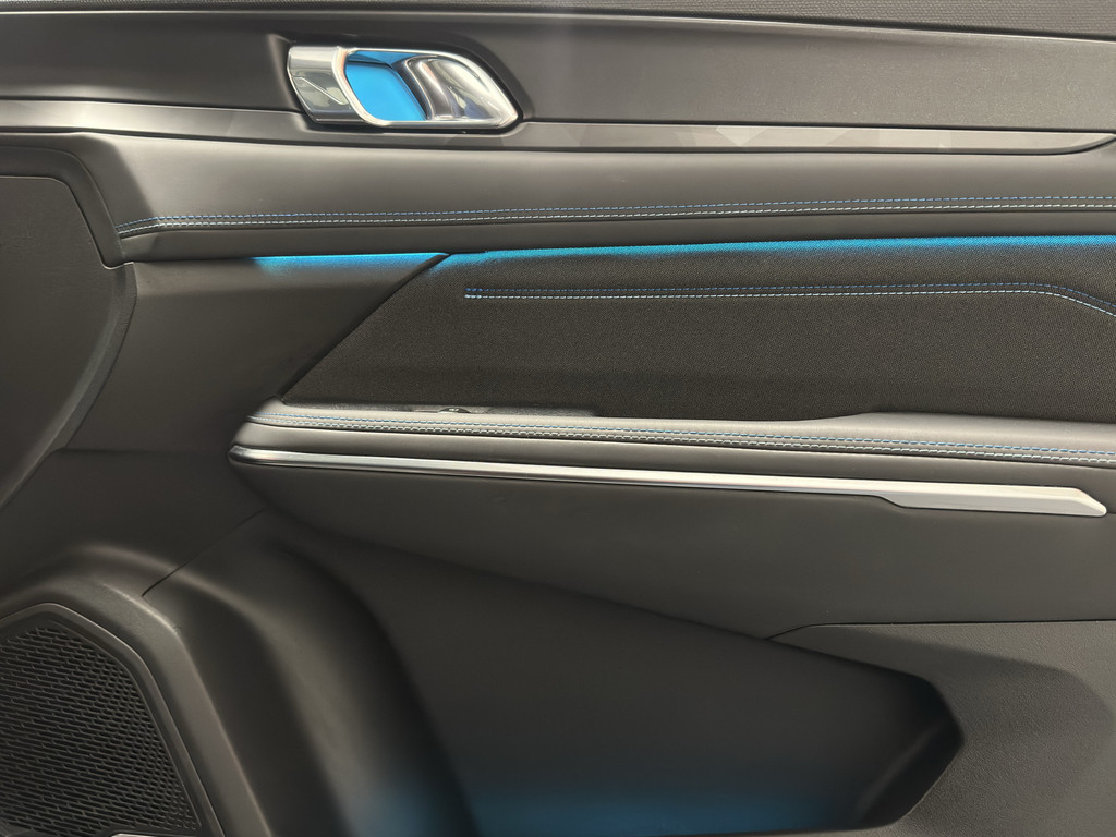 55765069-74.jpg