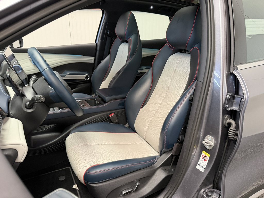 56091568-63.jpg