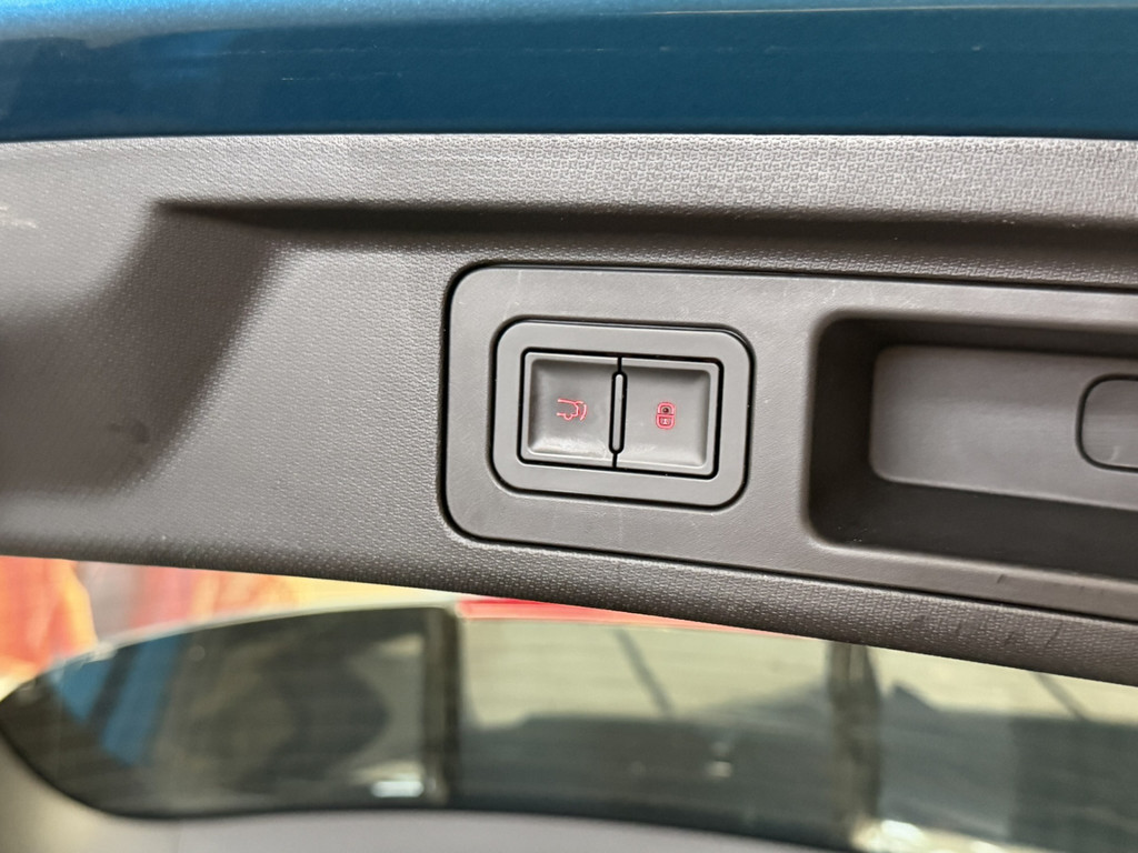 56100439-70.jpg