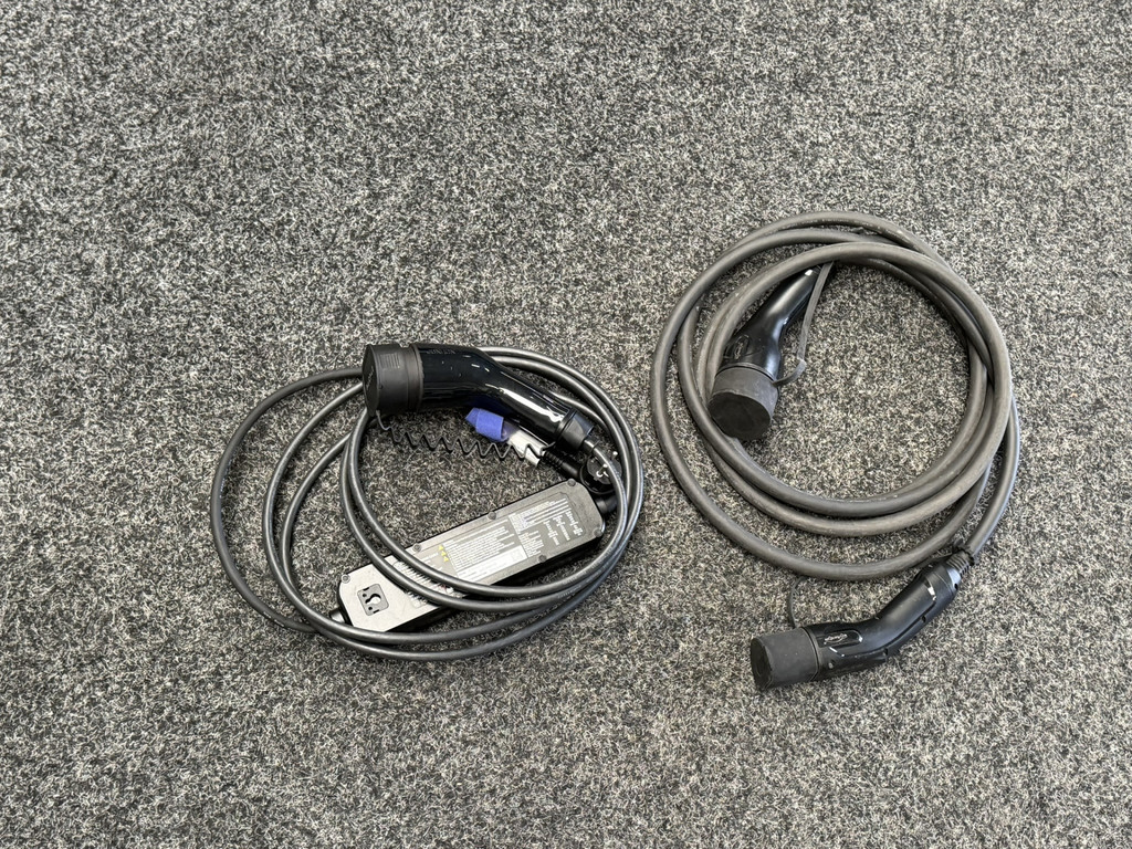 56100873-70.jpg